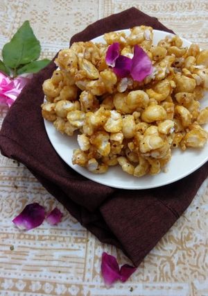 कैरेम्लाइज्ड  मखाने रेसिपी मुख्य फोटो