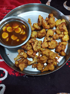 गोभी के पकोडे(Gobhi pakode recipe in Hindi) रेसिपी मुख्य फोटो