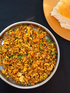 स्पाइसी एग भुर्जी (Spicy Egg Bhurji recipe in Hindi) रेसिपी मुख्य फोटो