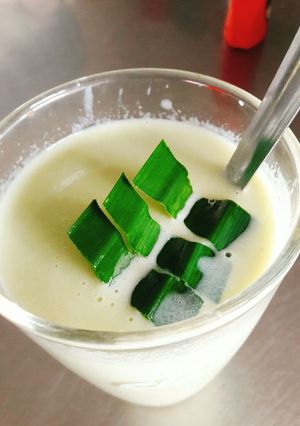 Hình của món Sữa đậu xanh lá dứa.