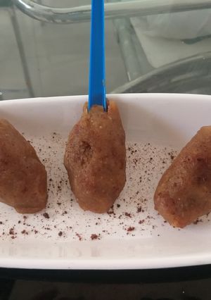 ડેટ્સ કેન્ડી (Dates Candy Recipe In Gujarati) રેસીપી મુખ્ય ફોટો