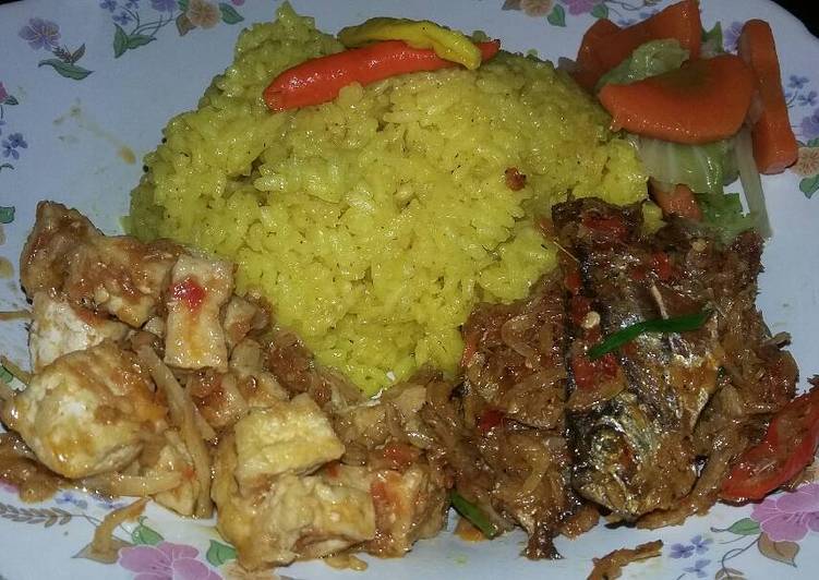 Nasi Kuning gurih (ricecooker)