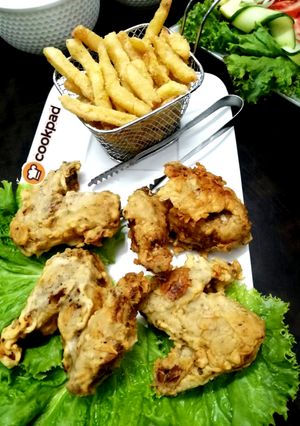 A picture of Hot and crispy wings.