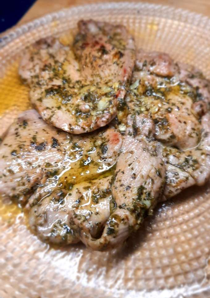 Una foto de Contramuslo de pavo en adobo casero