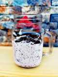 Overnight Oats de Framboesa e Oreos