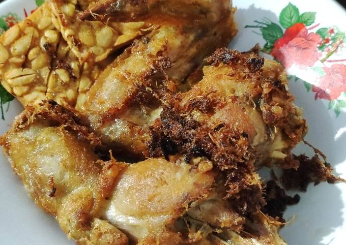 Cara membuat Ayam Goreng Lengkuas Cara membuat Ayam Goreng Lengkuas