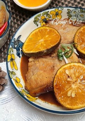 Hình của món Sườn cốt lết nướng cam.