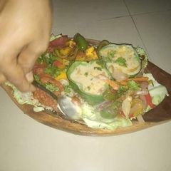 A picture of Paneer shashlik sizzlerwith makhani sauce.
