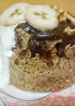 Una foto de Mug cake banana bread con chocolate