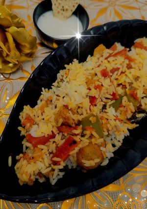 प्रोटिनयुक्त हेल्दी सोया व्हेजि बिर्याणी (Soya Veg Biryani Recipe In Marathi) रेसिपी चे मुख्य फोटो 