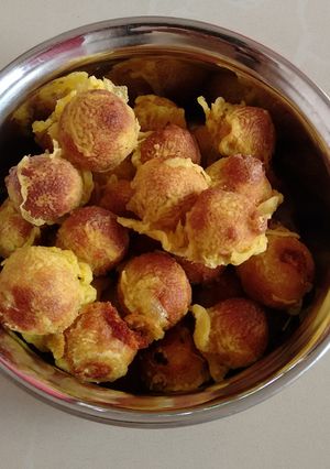 A picture of Munthiri kotthu.A snack made from green gram daal & jaggery.