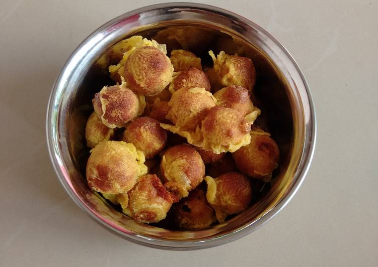 Recipe of Award-winning Munthiri kotthu.A snack made from green gram daal &amp; jaggery