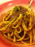 Spaghetti con acciughe, capperi, pinoli e pangrattato 🍝