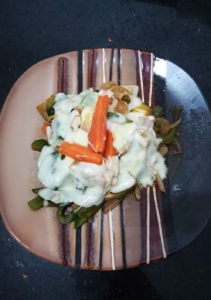 Una foto de Verduras salteadas gratinadas con mozzarella light