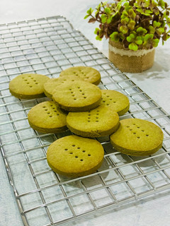 Foto resep 686. Matcha And White Chocolate Shortbread Cookies