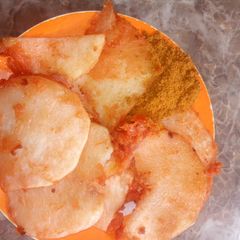 A picture of Flour coated fried yam.