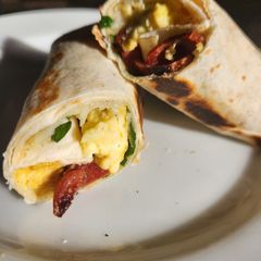 A picture of Deluxe Pizza Breakfast Wraps.