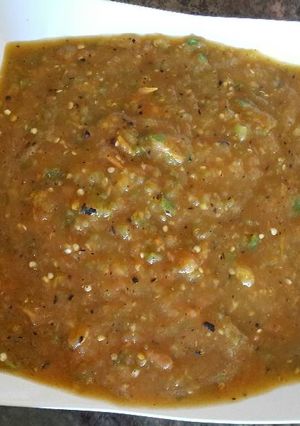 Una foto de Salsa de jitomates semimaduros, asados