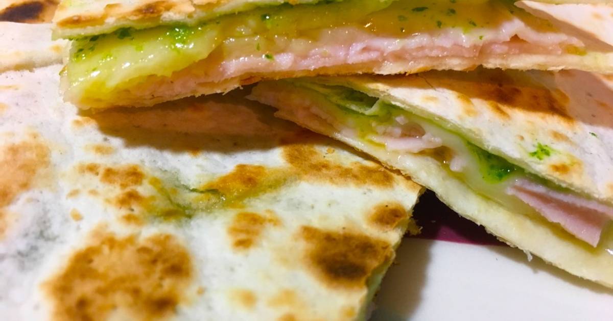 Quesadillas de jamón york queso y pesto Receta de Ari Cookpad