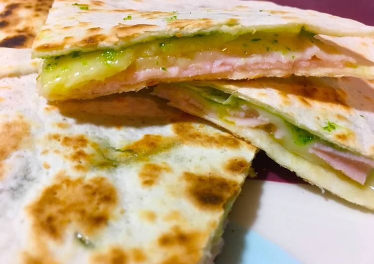 Quesadillas de jamón york queso y pesto Receta de Ari Cookpad