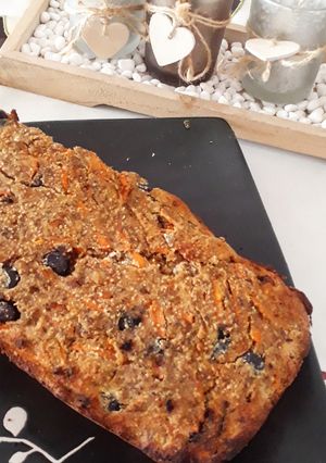 Una foto de Queque glutenfree de arándanos, dátiles y zanahoria😍