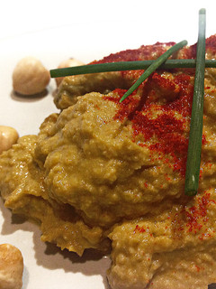 Una foto de Hummus de avellanas con puerro y cebolla (aprovechamiento)