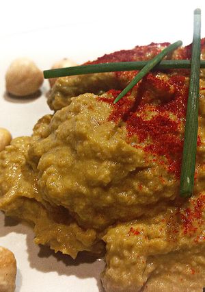 Una foto de Hummus de avellanas con puerro y cebolla (aprovechamiento)