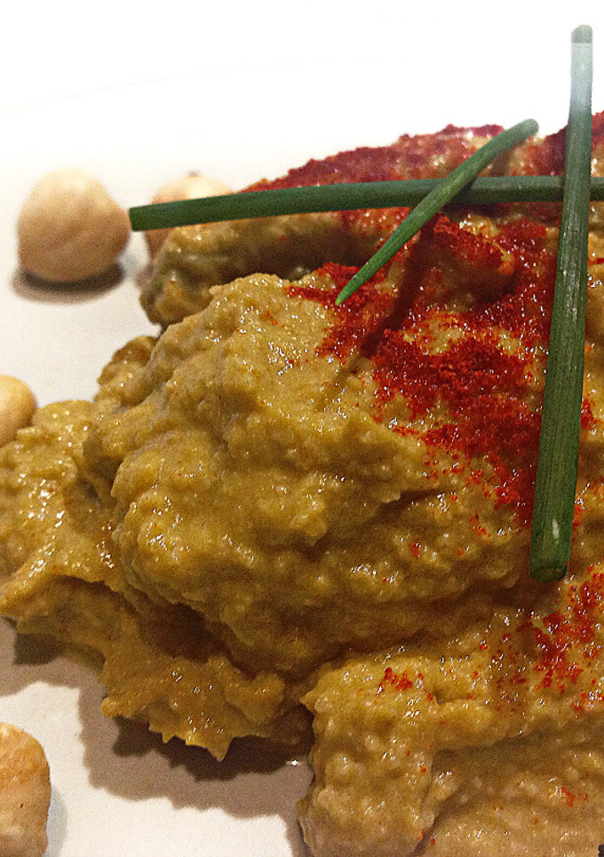 Una foto de Hummus de avellanas con puerro y cebolla (aprovechamiento)