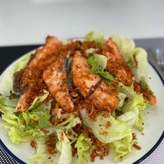 A picture of Easy Menu Clean#3Iceberg Lettuce with Fish.