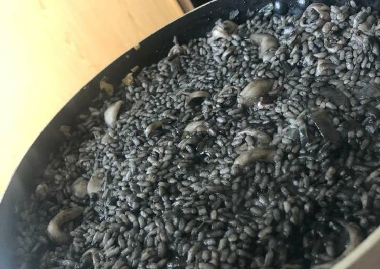 Arroz negro con calamares