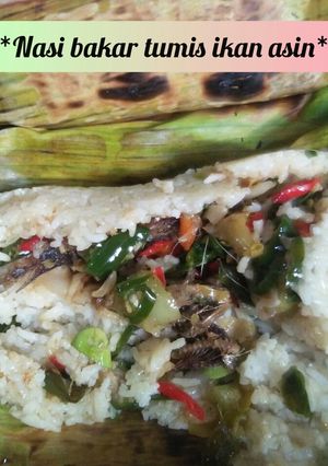Foto resep *Nasi bakar tumis ikan asin*