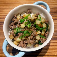 A picture of Easy Beef and Potato Bowl with Toasted Sesame Seeds and Spicy Chili Crisp 🥔.