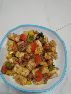 குடமிளகாய் இட்லி உப்புமா (Kudamilakaai idli upma recipe in tamil) செய்முறை முக்கிய புகைப்படம்