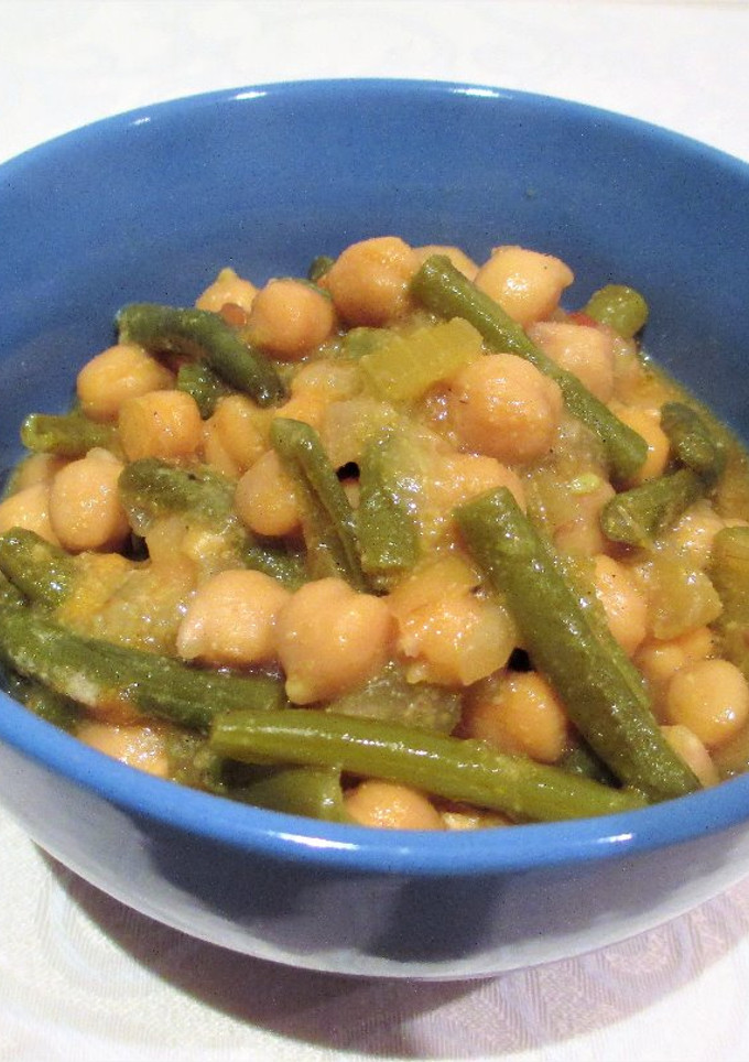 Una foto de Guiso de garbanzos con judías y cúrcuma para los diabéticos