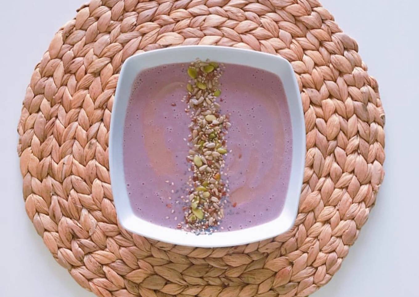 Crema de col lombarda con semillas