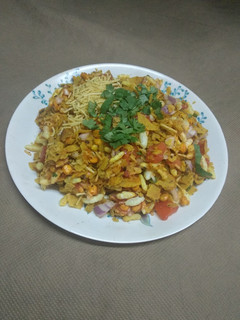 ખાખરા ચાટ (Khakhra Chaat Recipe In Gujarati) રેસીપી મુખ્ય ફોટો
