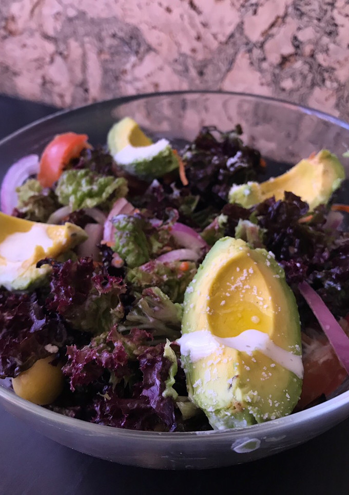 Una foto de Ensalada con salsa de yogur 🥗