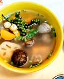 Canh rau củ nấm hương nấu tiêu xanh