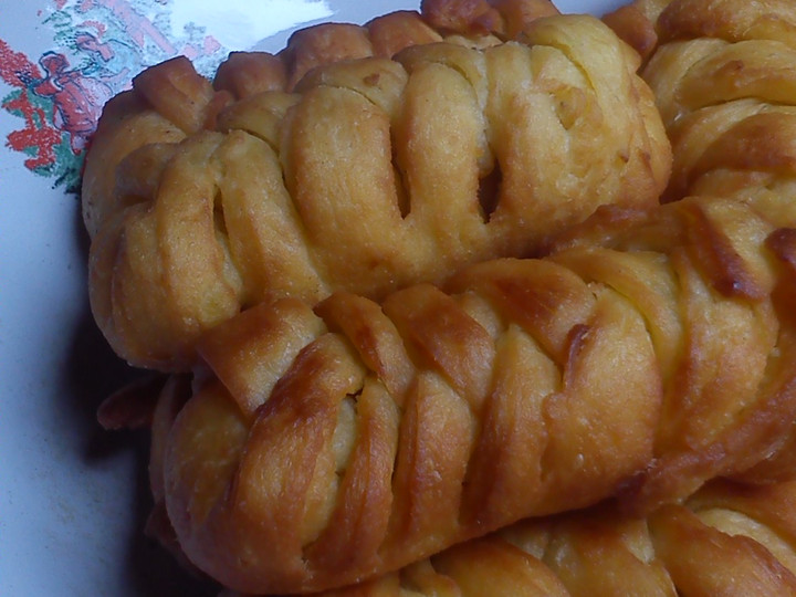 Cara Gampang Membuat Donat ubi kepang isi pisang yang Lezat