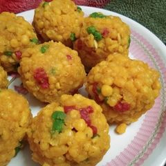 A picture of Boondi Ladoo.