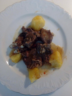 Una foto de Estofado de cabra con patatas