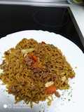 Yakisoba con carne picada y jengibre