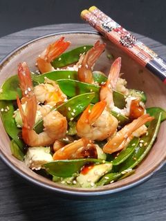 Una foto de Tirabeques con gambas salteadas en salsa de ostras