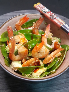 Una foto de Tirabeques con gambas salteadas en salsa de ostras