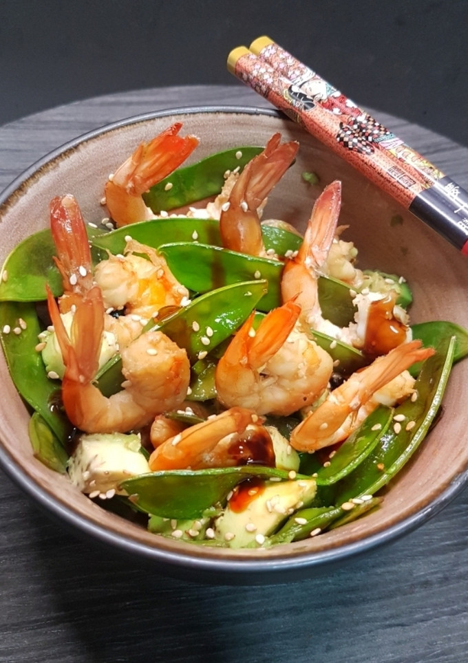 Una foto de Tirabeques con gambas salteadas en salsa de ostras