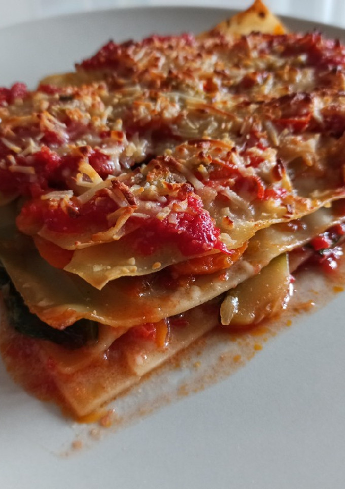 Una foto de Lasaña vegetal de pisto y espinacas