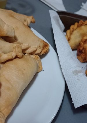 Una foto de Empanadas cortada a cuchillo