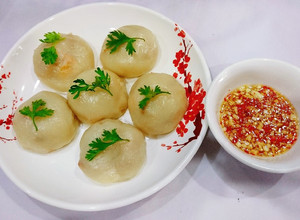 Hình của món Bánh ít trần nhân tôm thịt.