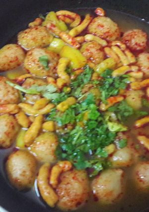 A picture of Besan Sev and Moongra ki Sabzi.