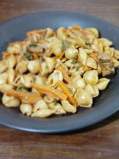 Una foto de Pasta de Caracoles con Carne